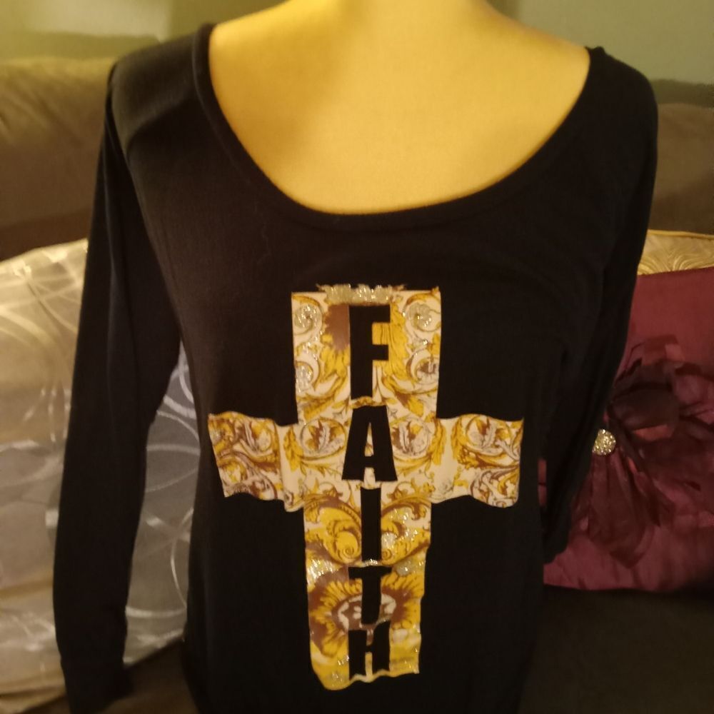 "FAITH" metallic transfer on tunic top with capped bottom hem.Great condition.
